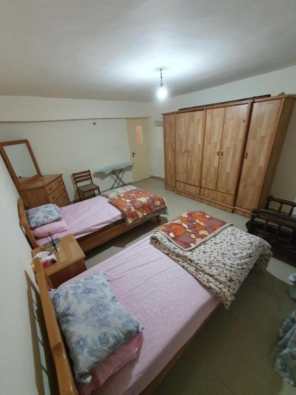 The Oaks Hotel Madaba Esterno foto